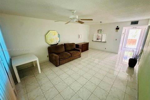 Copropriété à louer à Hallandale Beach, Floride: 1 chambre, 71.53 m2 № 1999391 - photo 13