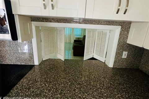 Copropriété à louer à Hallandale Beach, Floride: 1 chambre, 71.53 m2 № 1999391 - photo 3