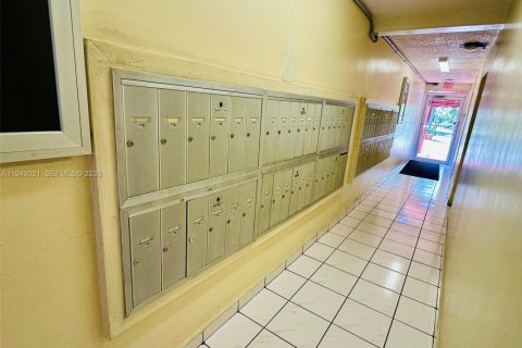 Copropriété à louer à Hallandale Beach, Floride: 1 chambre, 71.53 m2 № 1999391 - photo 17