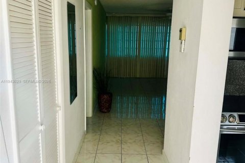 Copropriété à louer à Hallandale Beach, Floride: 1 chambre, 71.53 m2 № 1999391 - photo 22