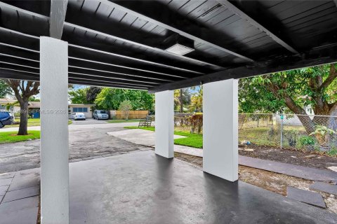 Купить виллу или дом в Форт-Лодердейл, Флорида 3 спальни, 100.61м2, № 2005266 - фото 28