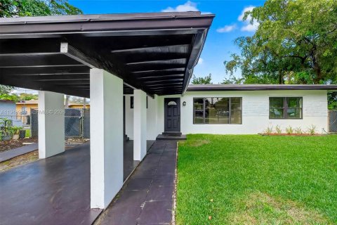 Купить виллу или дом в Форт-Лодердейл, Флорида 3 спальни, 100.61м2, № 2005266 - фото 2