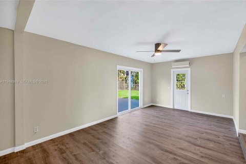 Купить виллу или дом в Форт-Лодердейл, Флорида 3 спальни, 100.61м2, № 2005266 - фото 13