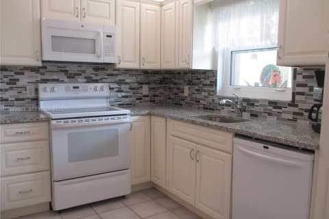 Condominio en Stuart, Florida, 2 dormitorios  № 2000254