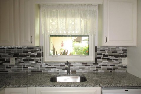 Condominio en venta en Stuart, Florida, 2 dormitorios, 100.71 m2 № 2000254 - foto 2