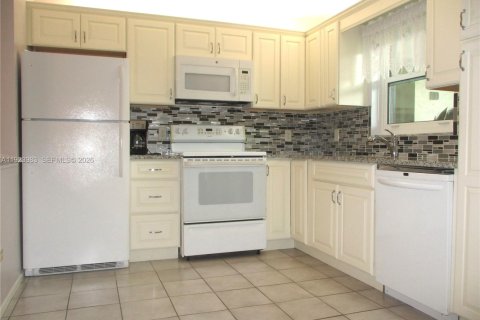 Condominio en venta en Stuart, Florida, 2 dormitorios, 100.71 m2 № 2000254 - foto 4