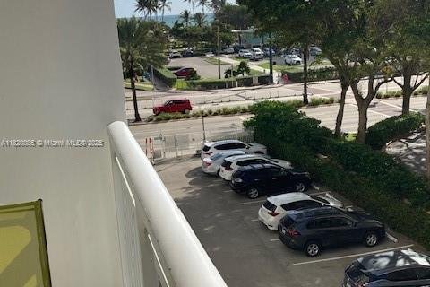 Copropriété à vendre à Hallandale Beach, Floride: 1 chambre, 80.82 m2 № 1937436 - photo 24