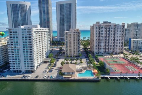 Copropriété à vendre à Hallandale Beach, Floride: 1 chambre, 80.82 m2 № 1937436 - photo 19