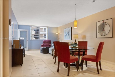 Copropriété à vendre à Hallandale Beach, Floride: 1 chambre, 80.82 m2 № 1937436 - photo 6