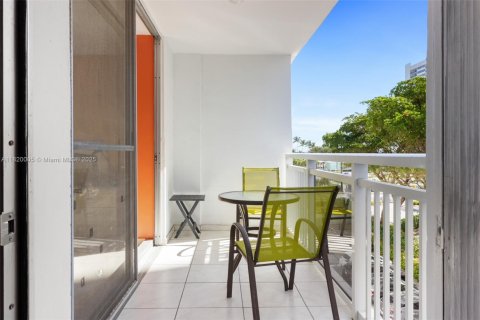 Copropriété à vendre à Hallandale Beach, Floride: 1 chambre, 80.82 m2 № 1937436 - photo 1
