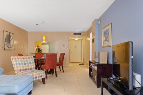 Copropriété à vendre à Hallandale Beach, Floride: 1 chambre, 80.82 m2 № 1937436 - photo 9