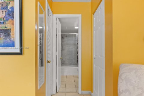 Copropriété à vendre à Hallandale Beach, Floride: 1 chambre, 80.82 m2 № 1937436 - photo 14