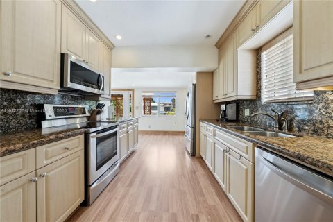 Villa ou maison à vendre à Fort Lauderdale, Floride: 2 chambres, 120.59 m2 № 1970302 - photo 10