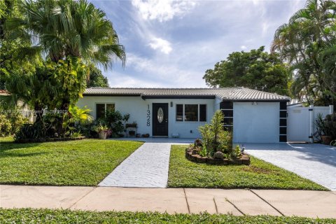 Villa ou maison à vendre à Fort Lauderdale, Floride: 2 chambres, 120.59 m2 № 1970302 - photo 1