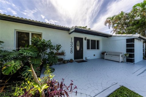 Villa ou maison à vendre à Fort Lauderdale, Floride: 2 chambres, 120.59 m2 № 1970302 - photo 2