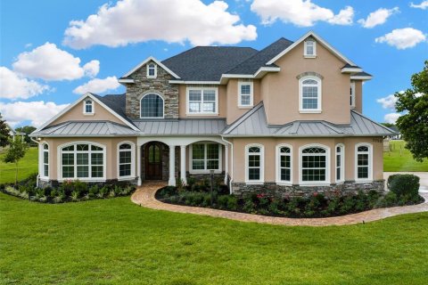 Casa en venta en Haines City, Florida, 5 dormitorios, 361.2 m2 № 1687591 - foto 1