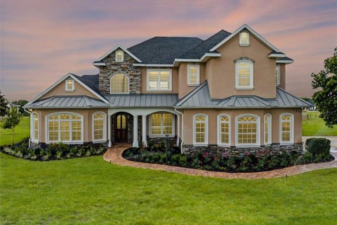 Casa en venta en Haines City, Florida, 5 dormitorios, 361.2 m2 № 1687591 - foto 2
