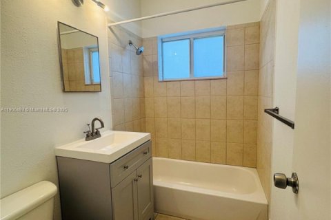Casa en alquiler en North Miami, Florida, 1 dormitorio, 65.03 m2 № 1951961 - foto 13