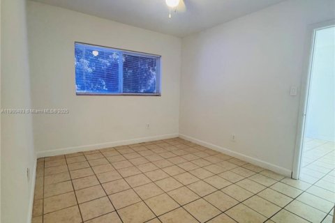 Casa en alquiler en North Miami, Florida, 1 dormitorio, 65.03 m2 № 1951961 - foto 12