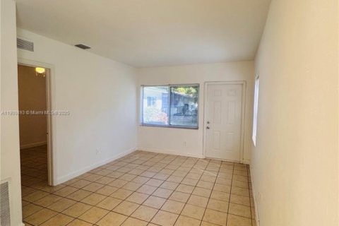 Casa en alquiler en North Miami, Florida, 1 dormitorio, 65.03 m2 № 1951961 - foto 8