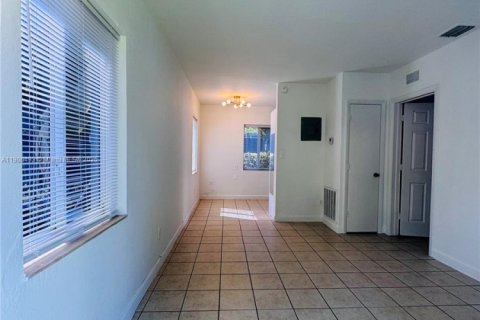 Casa en alquiler en North Miami, Florida, 1 dormitorio, 65.03 m2 № 1951961 - foto 9