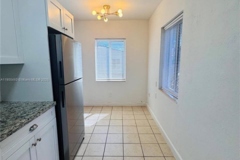 Casa en alquiler en North Miami, Florida, 1 dormitorio, 65.03 m2 № 1951961 - foto 7