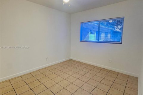 Casa en alquiler en North Miami, Florida, 1 dormitorio, 65.03 m2 № 1951961 - foto 11