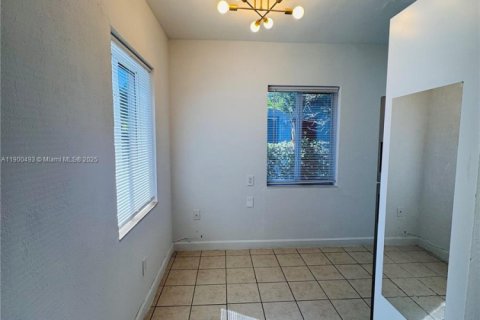 Casa en alquiler en North Miami, Florida, 1 dormitorio, 65.03 m2 № 1951961 - foto 6