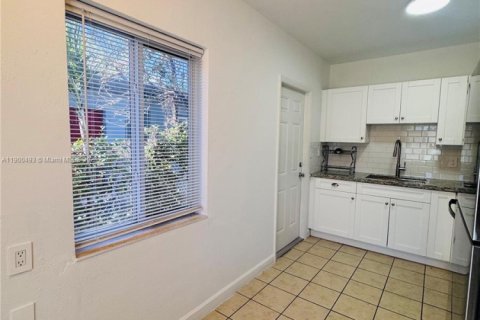 Casa en alquiler en North Miami, Florida, 1 dormitorio, 65.03 m2 № 1951961 - foto 5