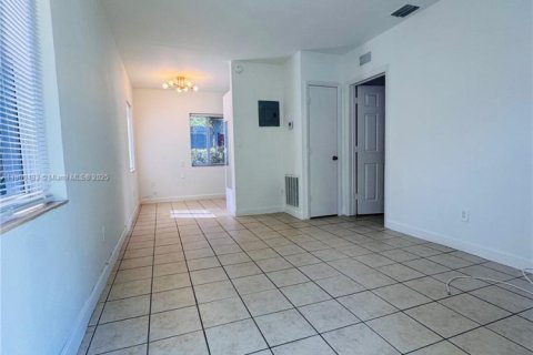 Casa en alquiler en North Miami, Florida, 1 dormitorio, 65.03 m2 № 1951961 - foto 10