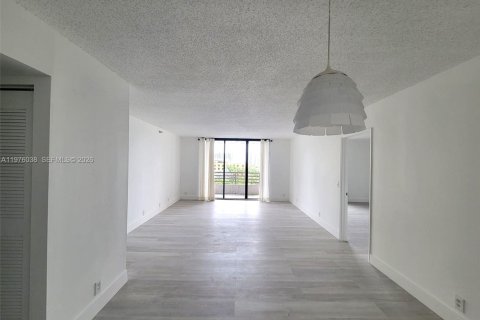 Condominio en alquiler en Aventura, Florida, 2 dormitorios, 105.35 m2 № 2040259 - foto 3