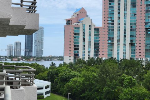 Condominio en Aventura, Florida, 2 dormitorios  № 2040259