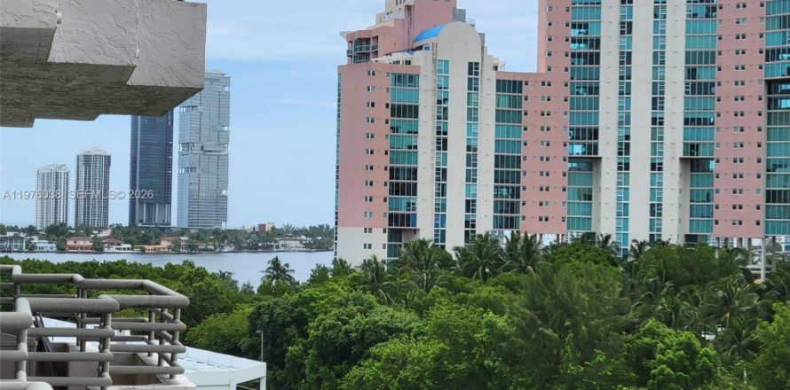Condominio en Aventura, Florida, 2 dormitorios  № 2040259