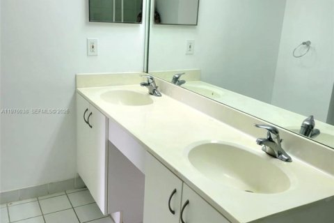 Condominio en alquiler en Aventura, Florida, 2 dormitorios, 105.35 m2 № 2040259 - foto 15