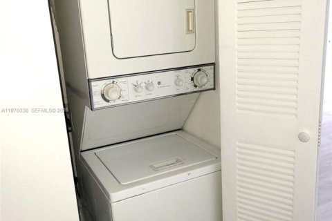 Condominio en alquiler en Aventura, Florida, 2 dormitorios, 105.35 m2 № 2040259 - foto 11