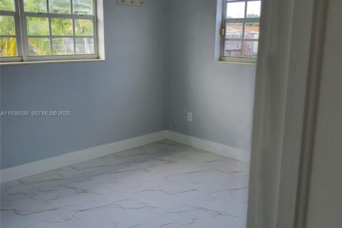 House in Miami Gardens, Florida 2 bedrooms, 114.92 sq.m. № 1994294 - photo 10