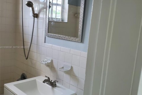 House in Miami Gardens, Florida 2 bedrooms, 114.92 sq.m. № 1994294 - photo 13