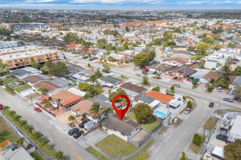 House in Hialeah, Florida 3 bedrooms, 109.25 sq.m. № 2042338 - photo 28