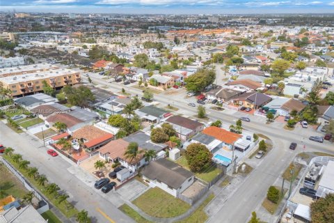 House in Hialeah, Florida 3 bedrooms, 109.25 sq.m. № 2042338 - photo 29