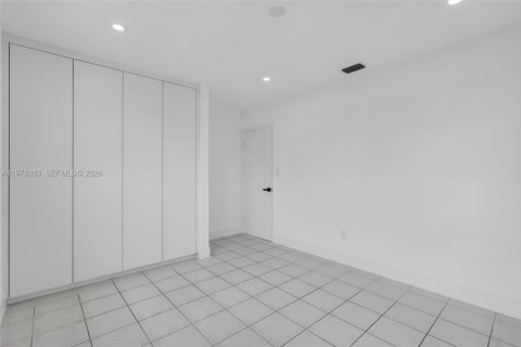 House in Hialeah, Florida 3 bedrooms, 109.25 sq.m. № 2042338 - photo 21