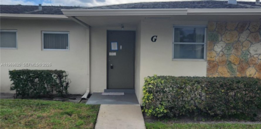 Condominio en West Palm Beach, Florida, 1 dormitorio  № 2030358
