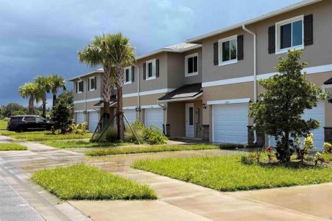 Touwnhouse à vendre à St. Lucie, Floride: 3 chambres, 157.19 m2 № 2431277 - photo 2