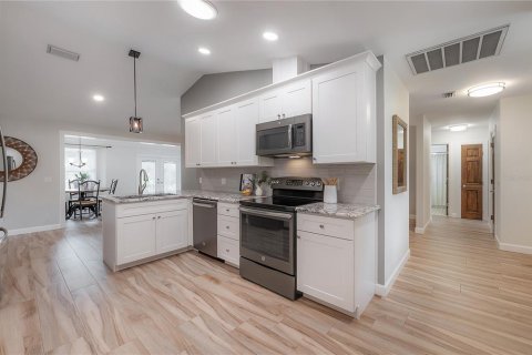 Casa en venta en Wesley Chapel, Florida, 3 dormitorios, 185.62 m2 № 1907493 - foto 6