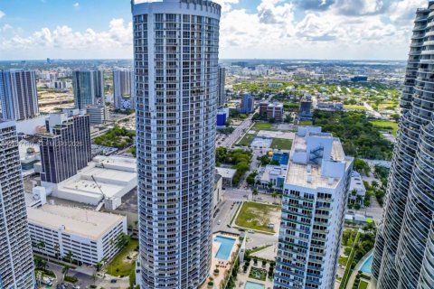 Condominio en alquiler en Miami, Florida, 1 dormitorio, 76.64 m2 № 2086023 - foto 3