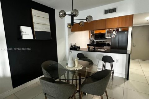 Condominio en alquiler en Miami, Florida, 1 dormitorio, 76.64 m2 № 2086023 - foto 10