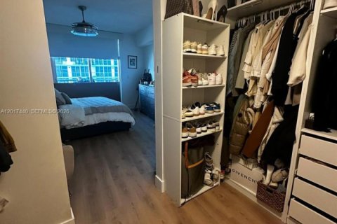 Condominio en alquiler en Miami, Florida, 1 dormitorio, 76.64 m2 № 2086023 - foto 16