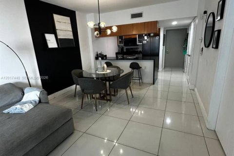 Condominio en alquiler en Miami, Florida, 1 dormitorio, 76.64 m2 № 2086023 - foto 8