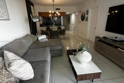 Condominio en alquiler en Miami, Florida, 1 dormitorio, 76.64 m2 № 2086023 - foto 6