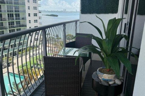 Condominio en Miami, Florida, 1 dormitorio  № 2086023