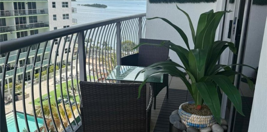 Condominio en Miami, Florida, 1 dormitorio  № 2086023